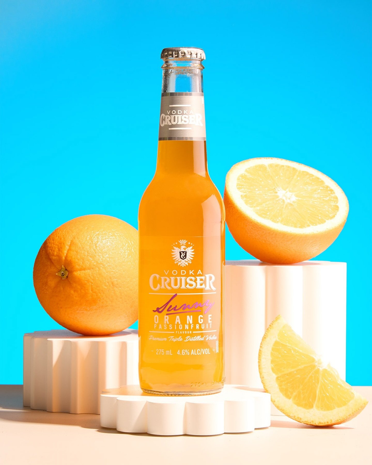 The classic shooting angle is enhanced by unique colors and props, creating a distinct aesthetic.

#orangejuice #orange #sydneydrink #stilllife #stilllifephotography #stilllifephotographer #stilllifephoto #photostudio #sydneyproductphotographer #crea