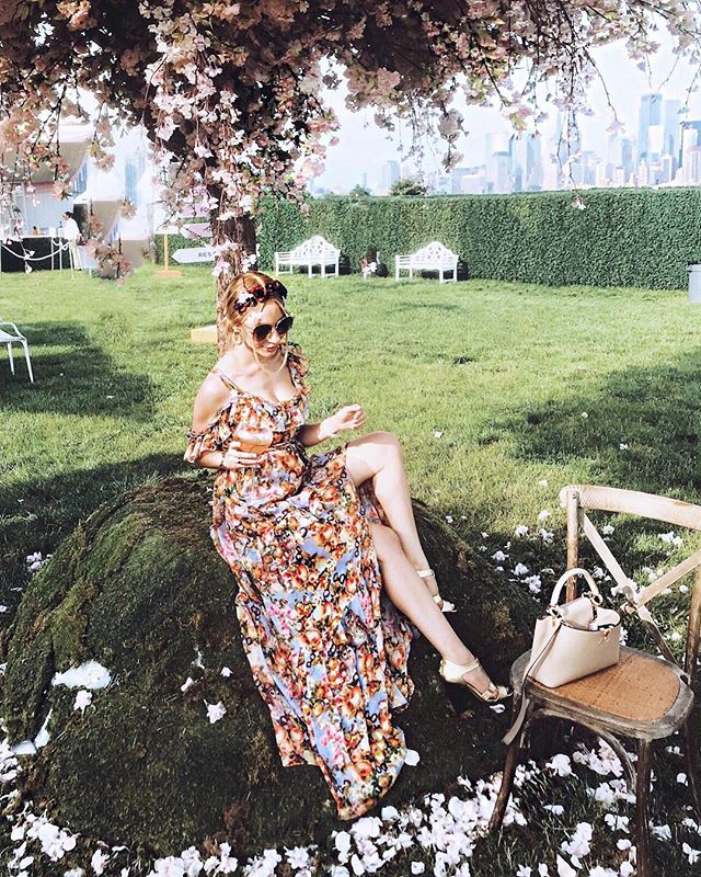 ready to do it all over again @veuveclicquot - wore this beautiful dress by @uliherznerofficial to the polo classic yesterday &amp; it was pure perfection 🥂🌸🌺🍾 (tap4deets) #veuveclicquotpoloclassic #veuveclicquot #poshestyle