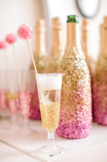 Gold-Glitter-Champagne-Glasses.png