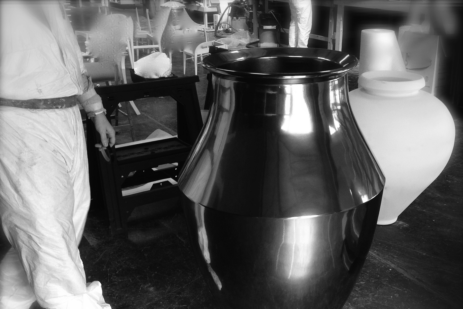 For CUSTOM finishes the raw vases are then transferred to Gloucestershire to be hand finished. This can be a ten step process which takes between 2 and 3 weeks. Over this process the lacquer or metallic finishes are applied in multiple stages to cre