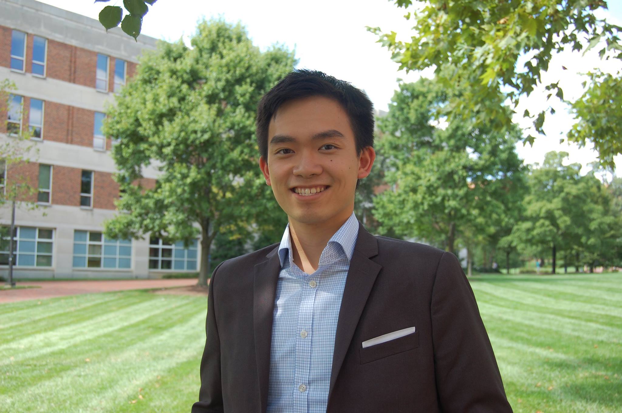 Picture of Steve Chen in front of Smith School of Business.