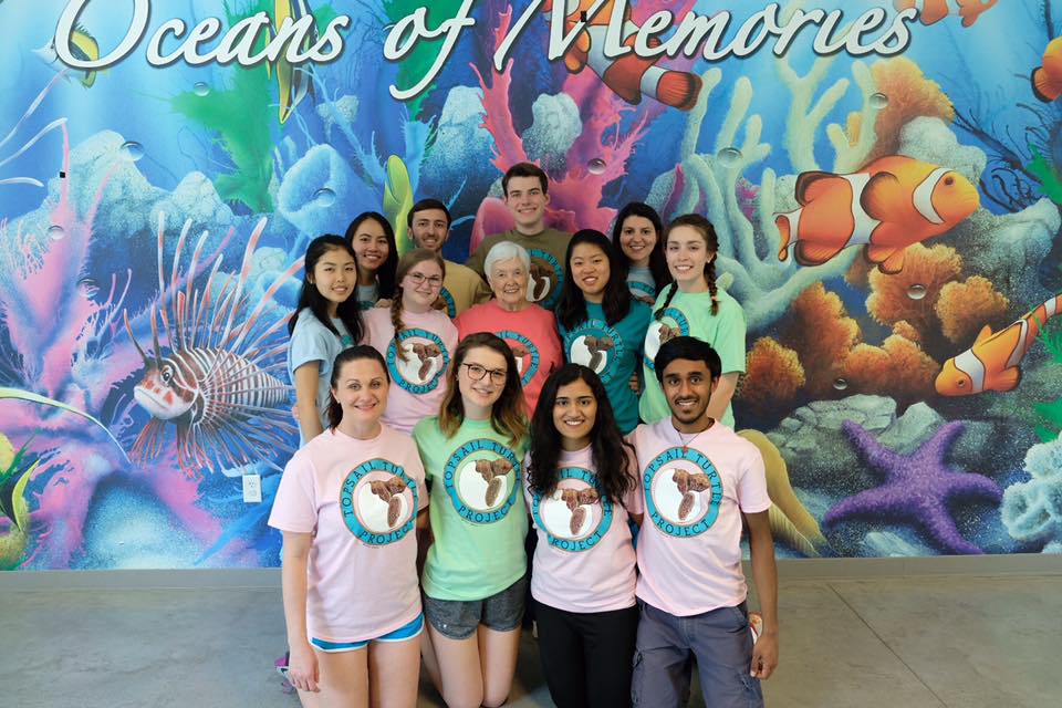 Picture of ILS students on Alternative Spring Break at the Karen Beasley Sea Turtle Rescue and Rehabilityation Center.