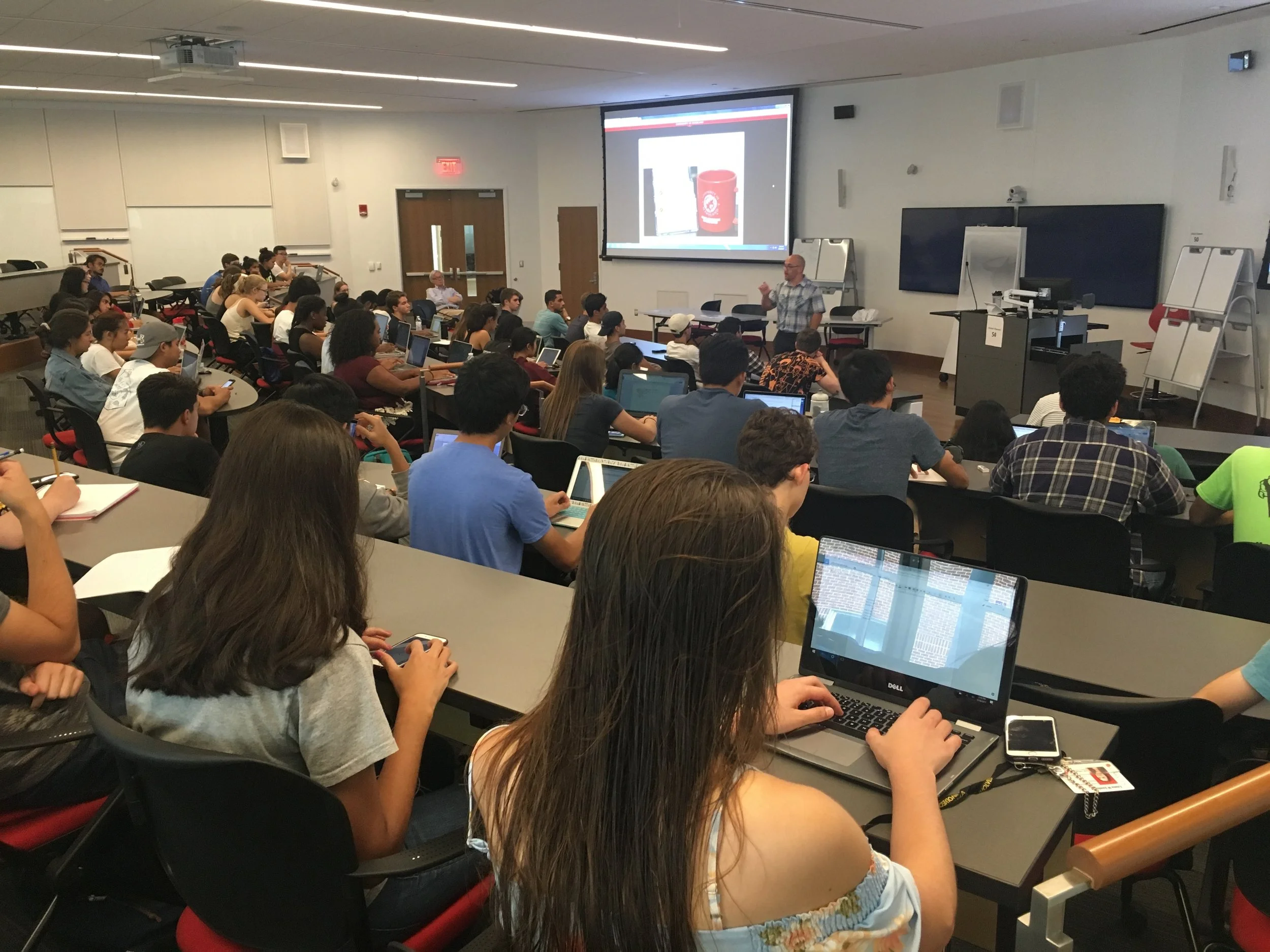 Dr. Cooke working with students in his HLSC 207 class.