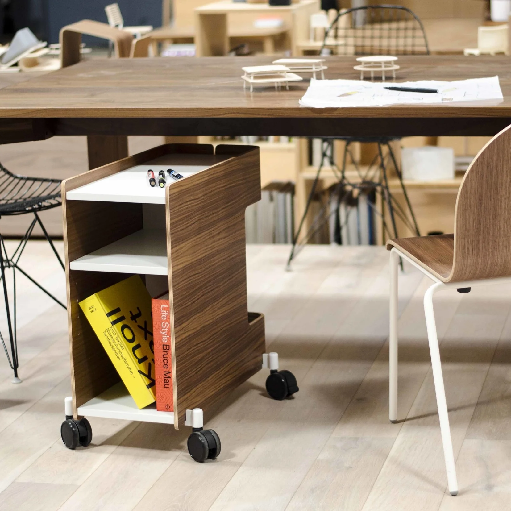  The Cave Cart Narrow is ideal for an environment where space is limited.&nbsp; 
