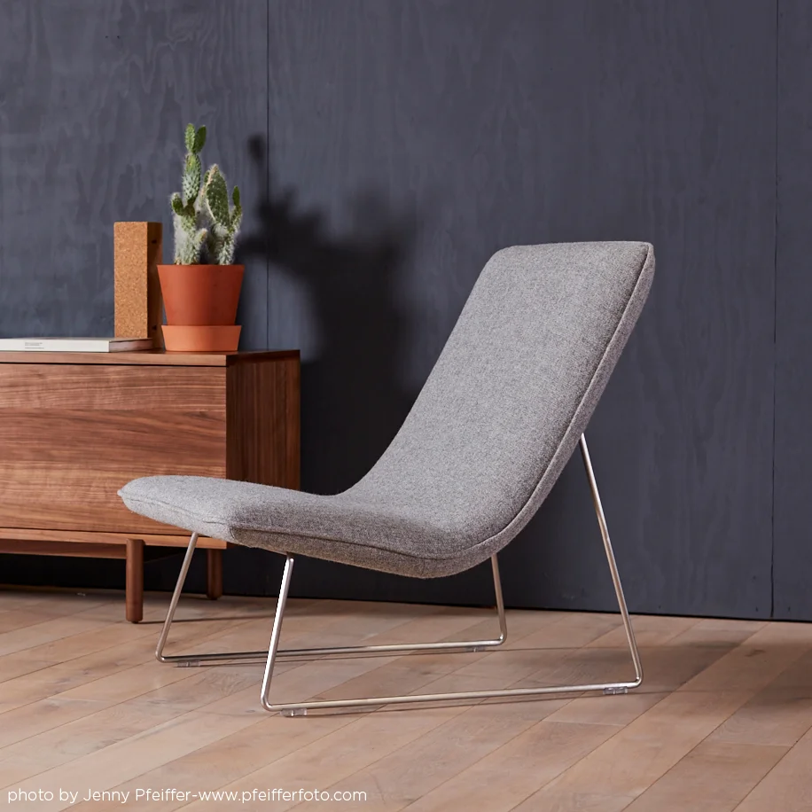  The idea behind the pillow lounge was to create a minimal form supported by a light weight steel base. 