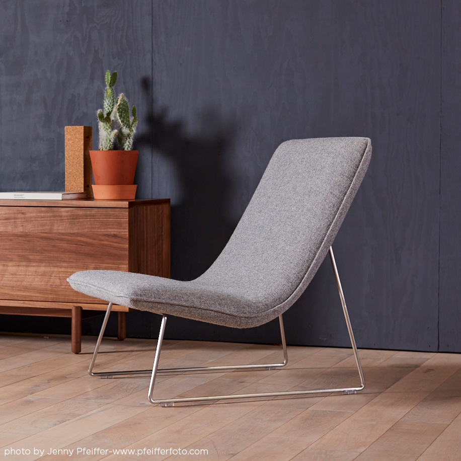 The idea behind the pillow lounge was to create a minimal form supported by a light weight steel base.