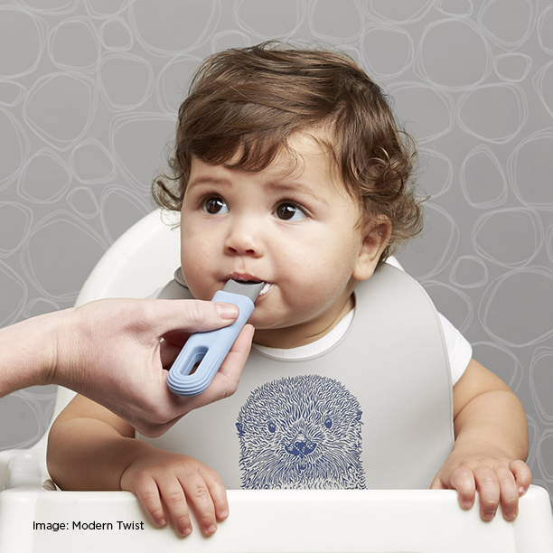 The Go-Spoon offers parents a convenient way to carry a spoon that will stay clean and then keep their bag clean. All with the added versatility of a quality silicone teether built right in.