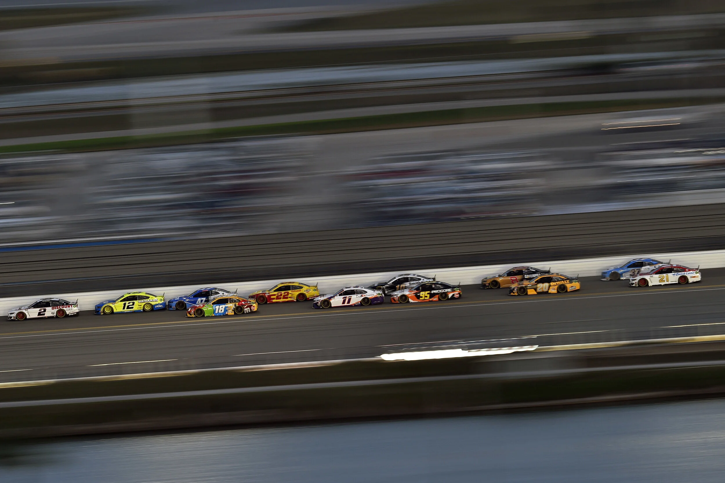 RACER.COM TOPS 700,000 UNIQUE VISITORS
