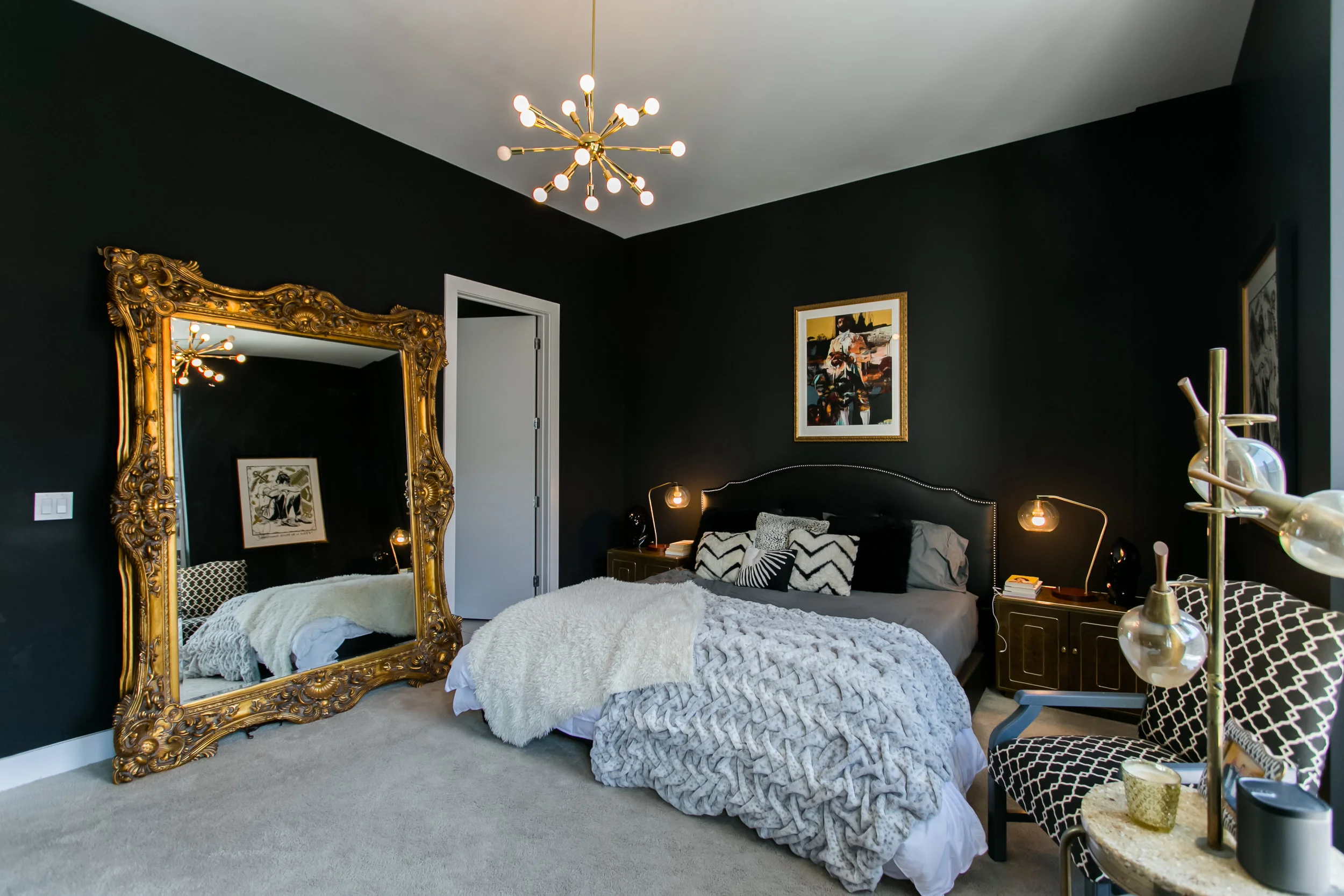 Your Dose of Interior Inspiration: An Art Collector's Chic Room 