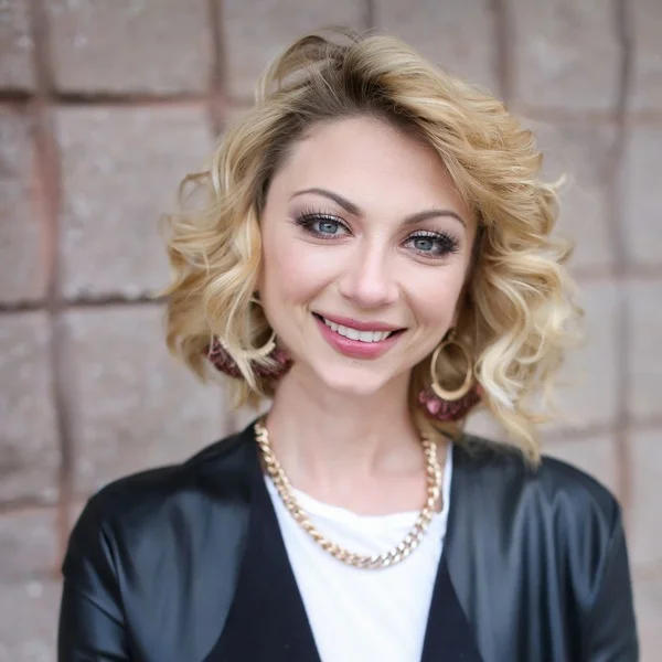 3 Things Your Headshot Should Say About You Nj Brand Photographer Mikifoto Co Brand Strategy Brand Photography
