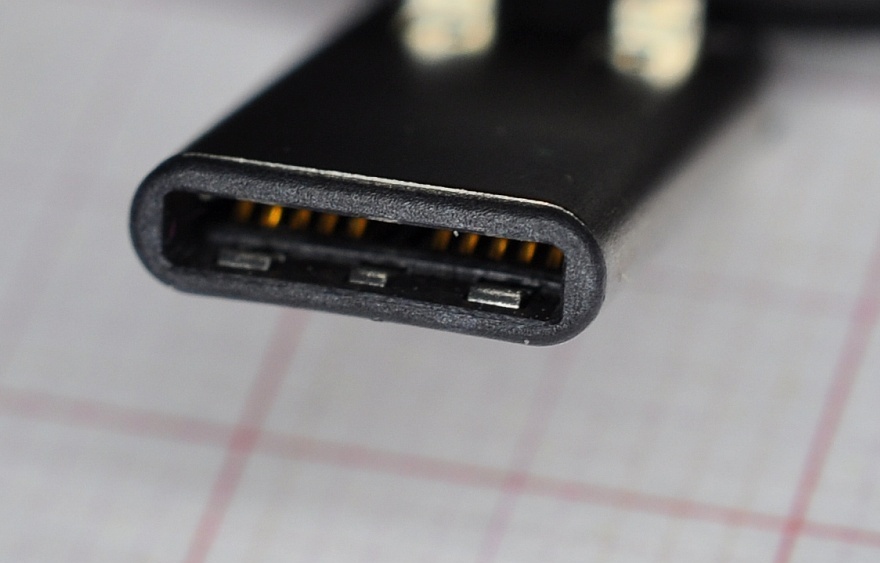 USB “Type-C” plug used by Thunderbolt 3 - image attribution: Hibiskus100 at English Wikipedia