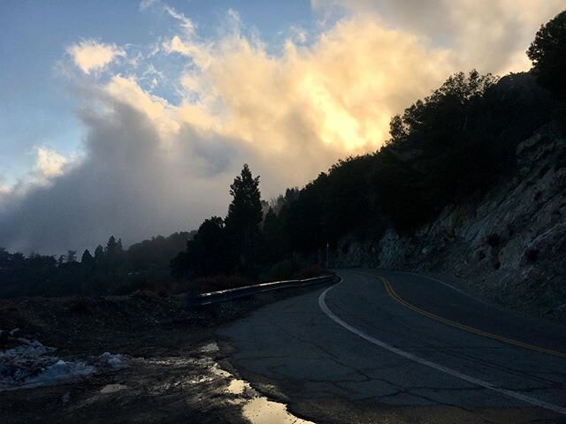 Some beautiful shots I took at Mt. Wilson in the Angeles National Forest. #waveletvisuals #sunset_pics #naturallightphotographer #naturallight #all_sunsets #scenicsunset #twilightscapes #cloud_lovers #sky_painters #sunsetsniper #cloud_magic #dream_su