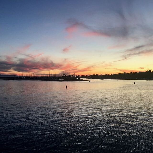 Here's another beautiful sunset to brighten your day. Taken on the Santa Barbara pier. #santabarbara #waveletvisuals #californialiving #sunsethunter #sunset_pics #cinematographer #naturallight #scenicsunset #twilightscapes #naturallightphotography