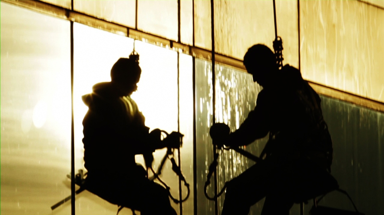 Paraíso Co-Editor Directed by Nadav Kurtz Three immigrant window cleaners risk their lives every day rappelling down some of Chicago's tallest skyscrapers. Paraíso reveals the danger of their job and what they see on the way down. View it at NYTimes.