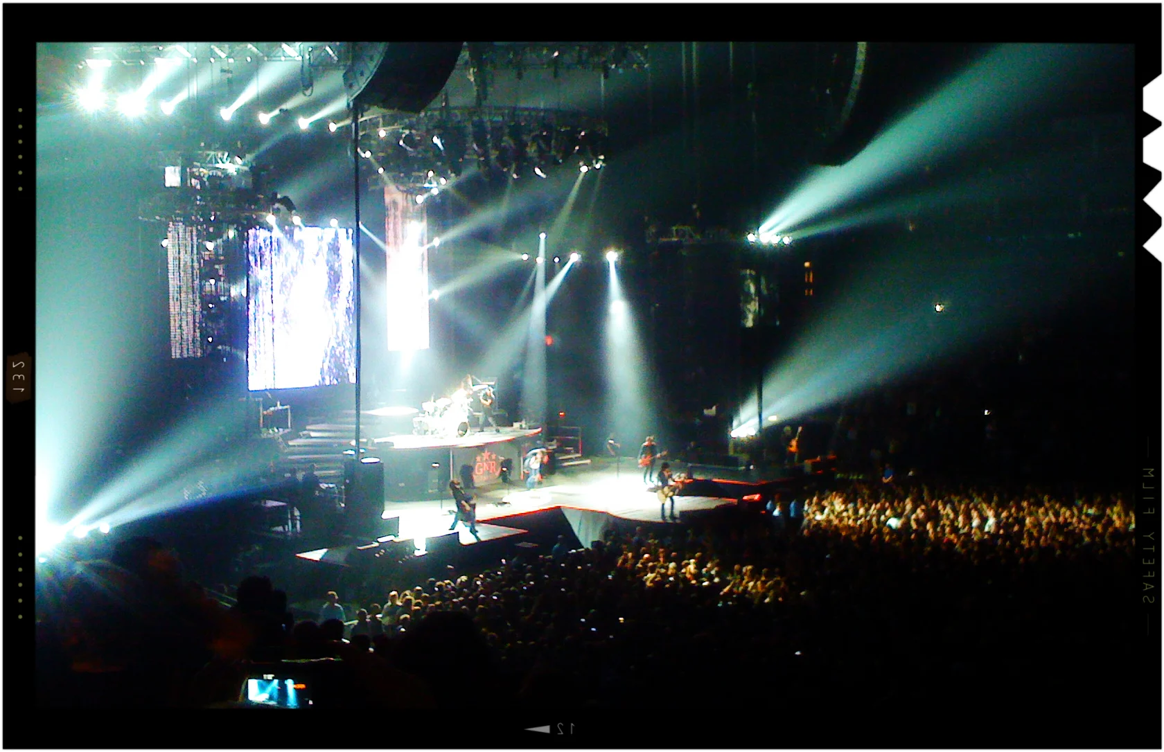 ?  למה לא מקשיבים לשיר שלי ברדיו