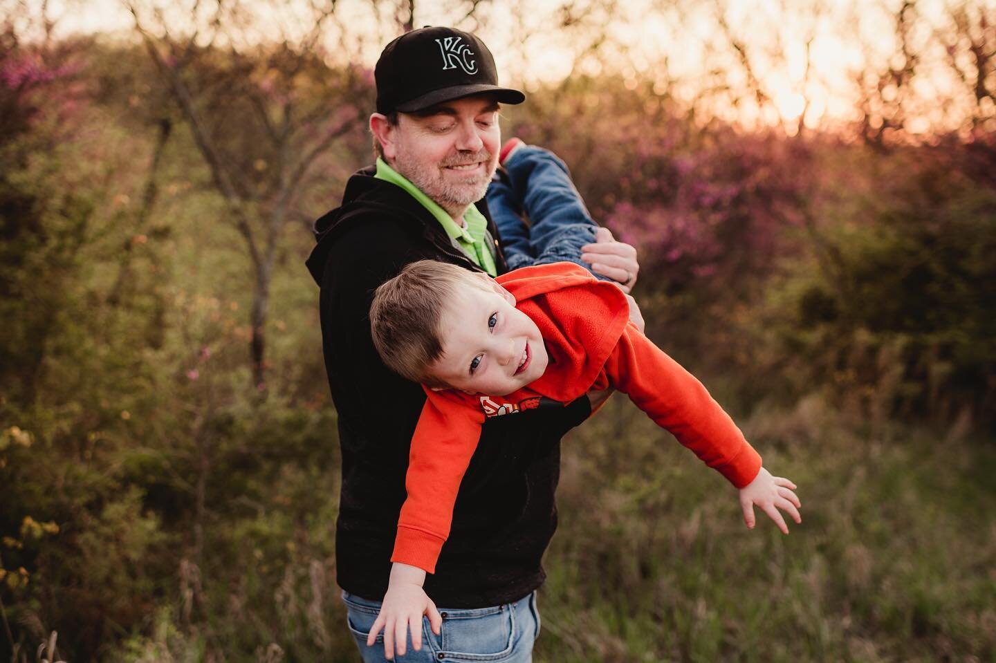 Games with dad always make the kids smile! ✨