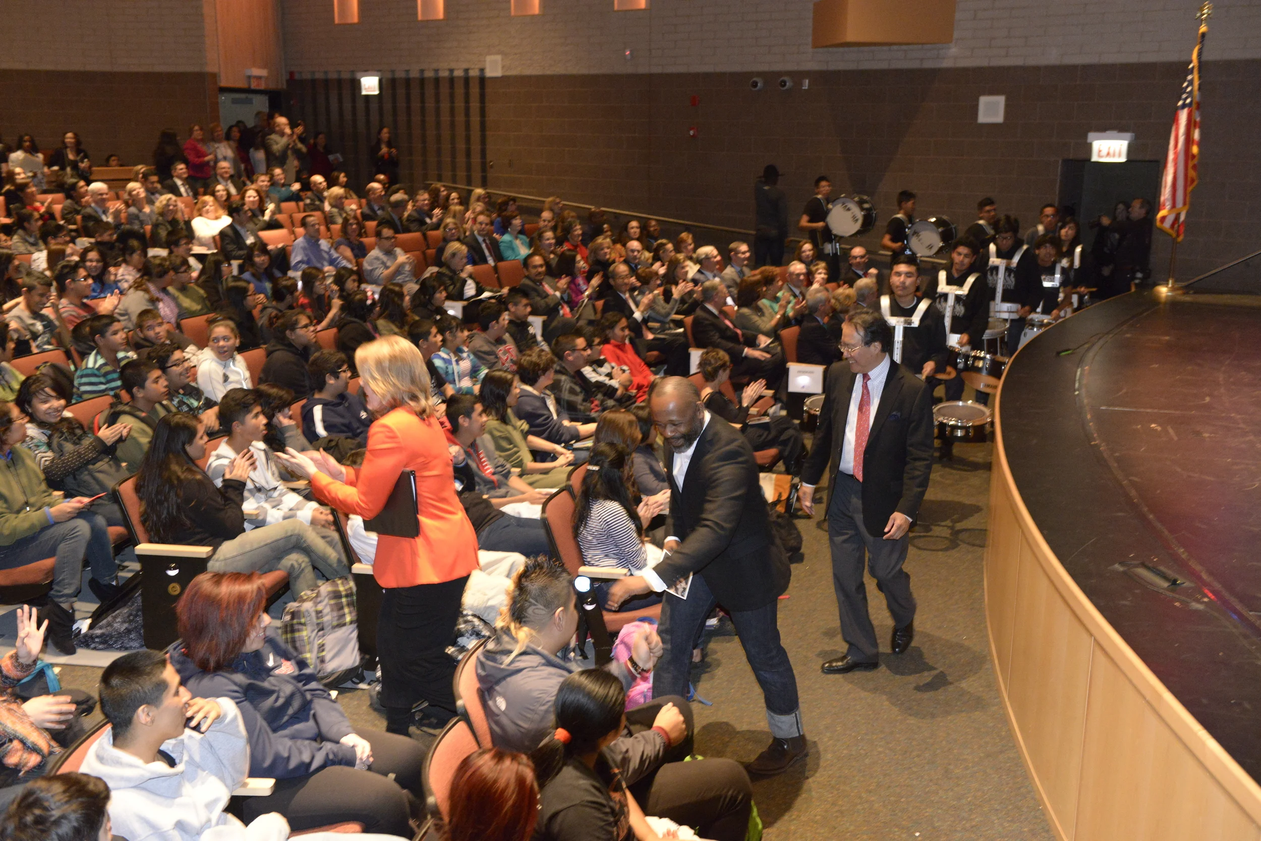 Be Creative Honorary Chairs Ren é e Fleming, Theaster Gates, and Yo-Yo Ma kick-off the launch event and join the drum line processional into the Benito Juarez auditorium