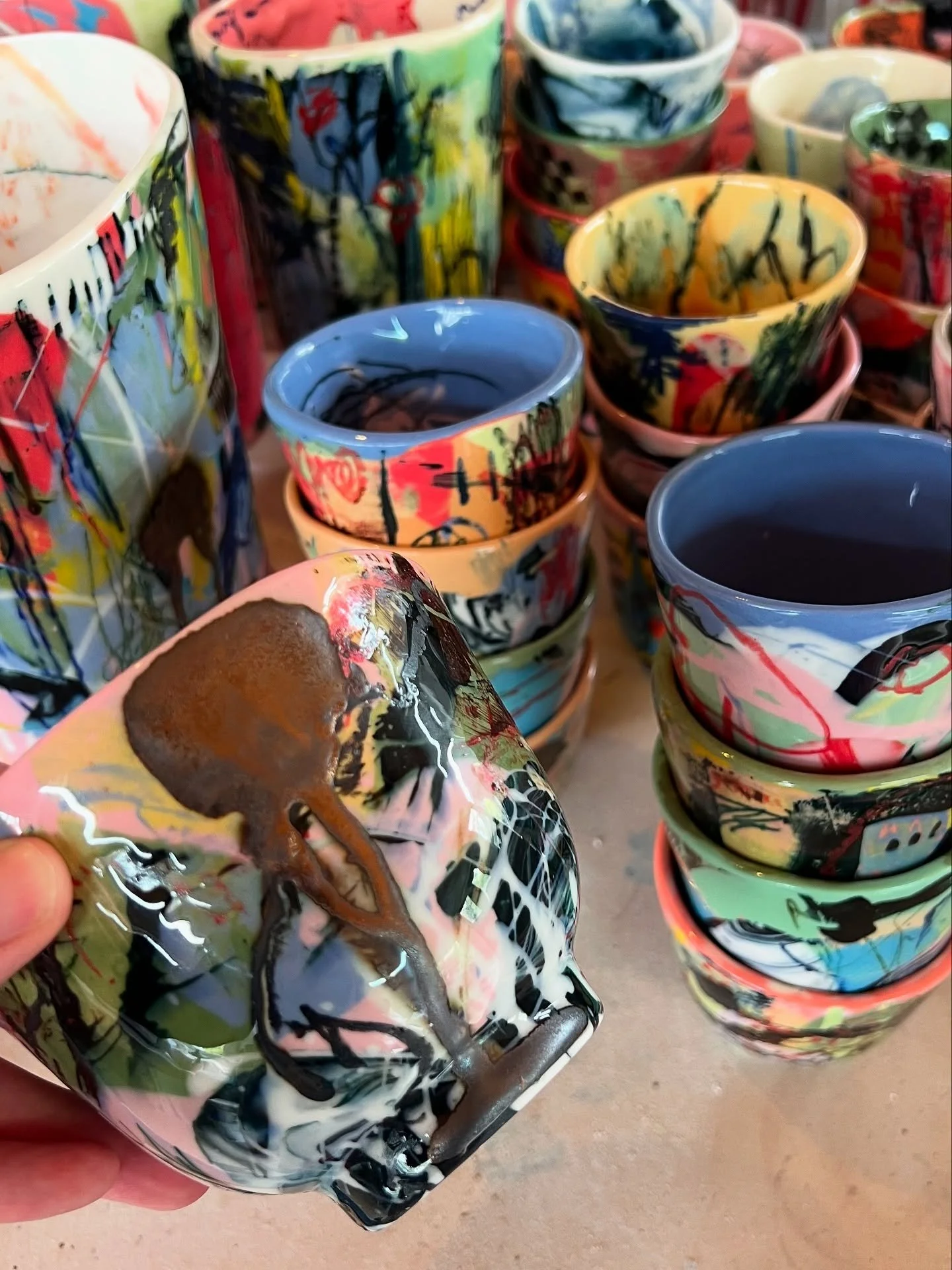 Sold out before they even hit the @ross_creek_gallery shelves... all gone to the @artgalleryofballarat shop! 🔥 Be sure to check out this new stock. 
Additionally, I have some new vases in the gallery in this style. 
Some special collaborative vase p
