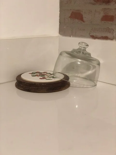3" Strawberry Stand with Clear Topper