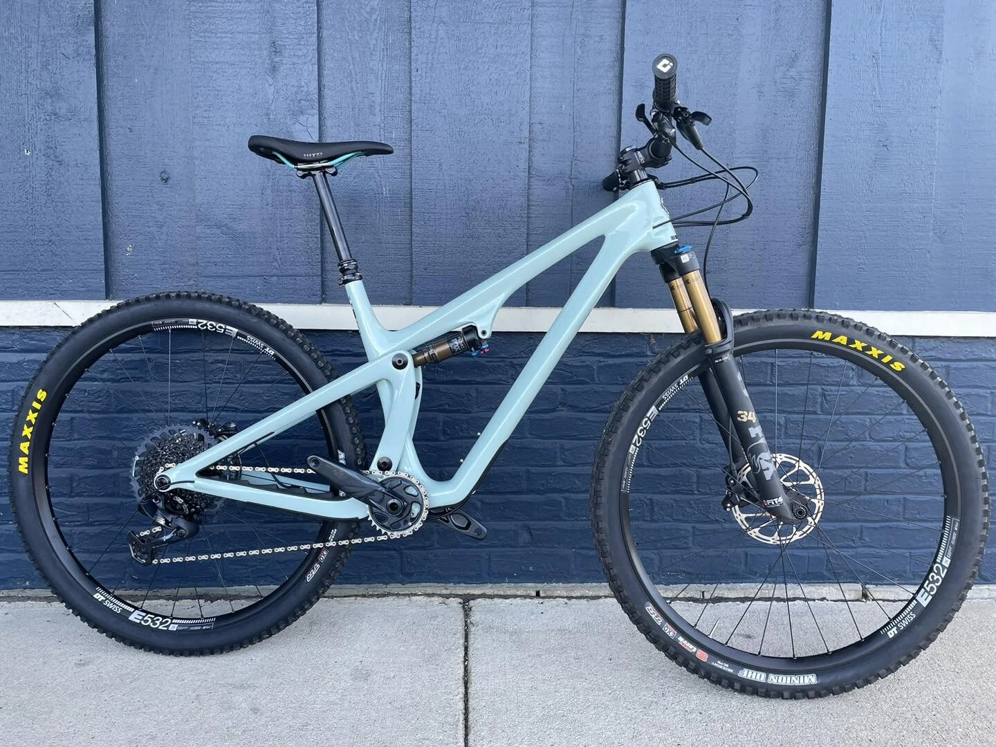 $1775 OFF!  We still have a huge sale going on with all in stock bikes (except fat bikes) at 25% off.  That&rsquo;s $1775 OFF for this particular Yeti Cycles. Over 100 bikes to choose from. 

#yeti #yeticycles #konabikes #konabicycles #salsacycles #s