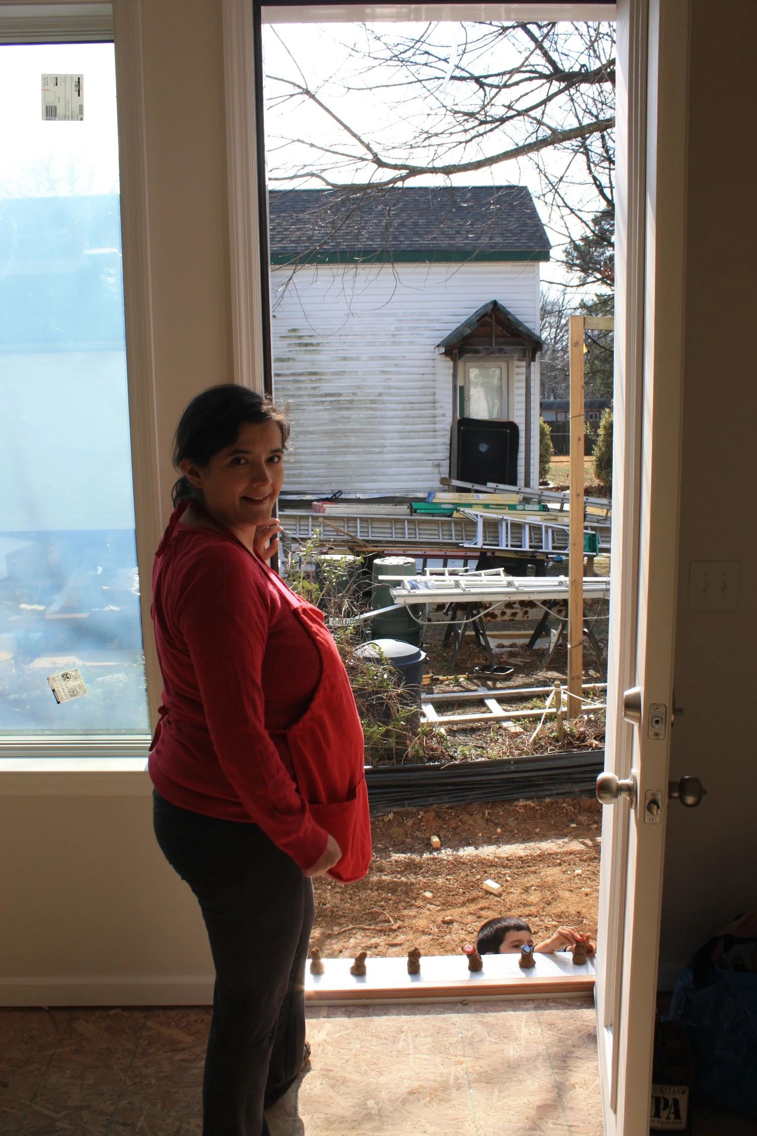 Daniela pregnant and working. No excuses.