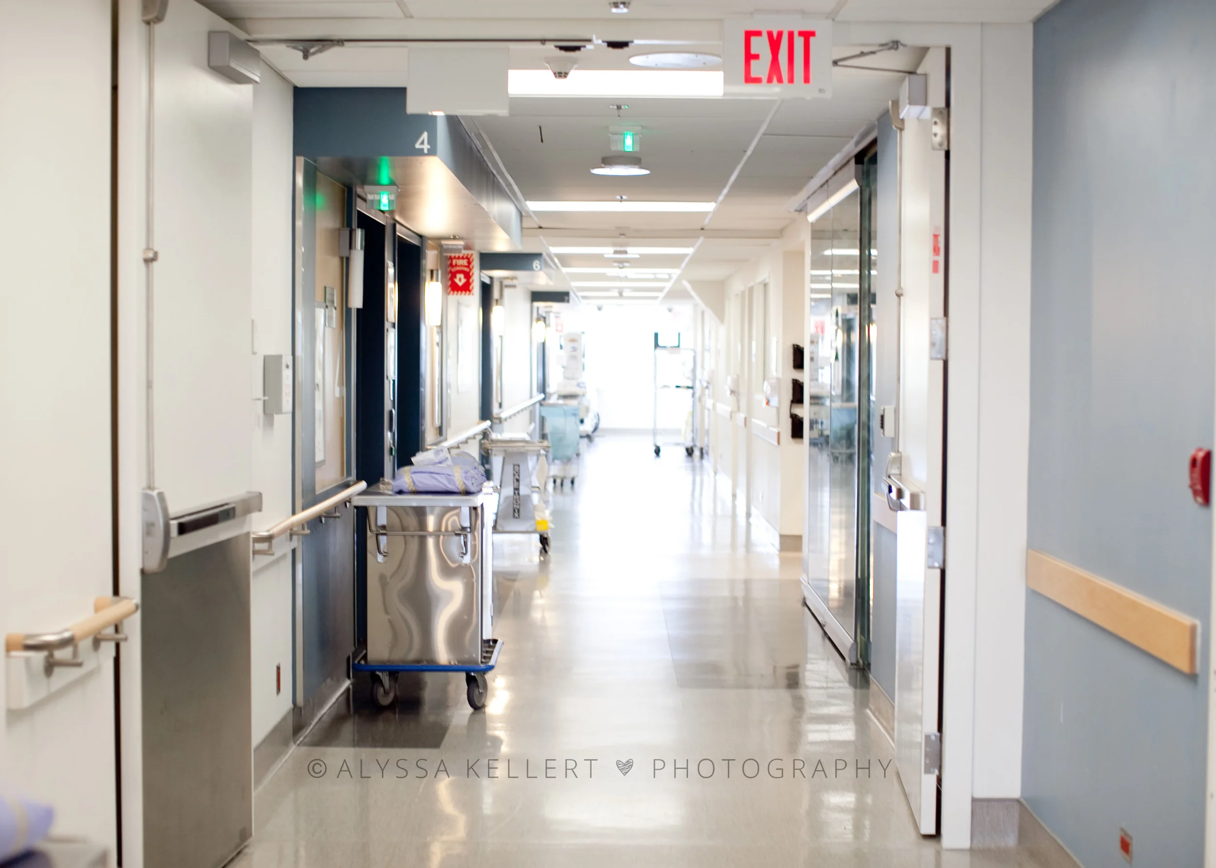 photography-hospital-hallway-birth-peace-arch-hospital-birth-story