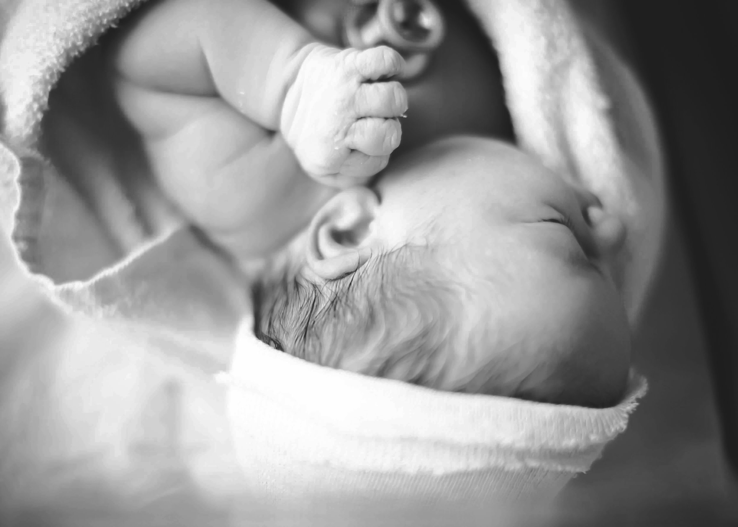 baby-girl-birth-photographer-peace-arch-hospital-white-rock