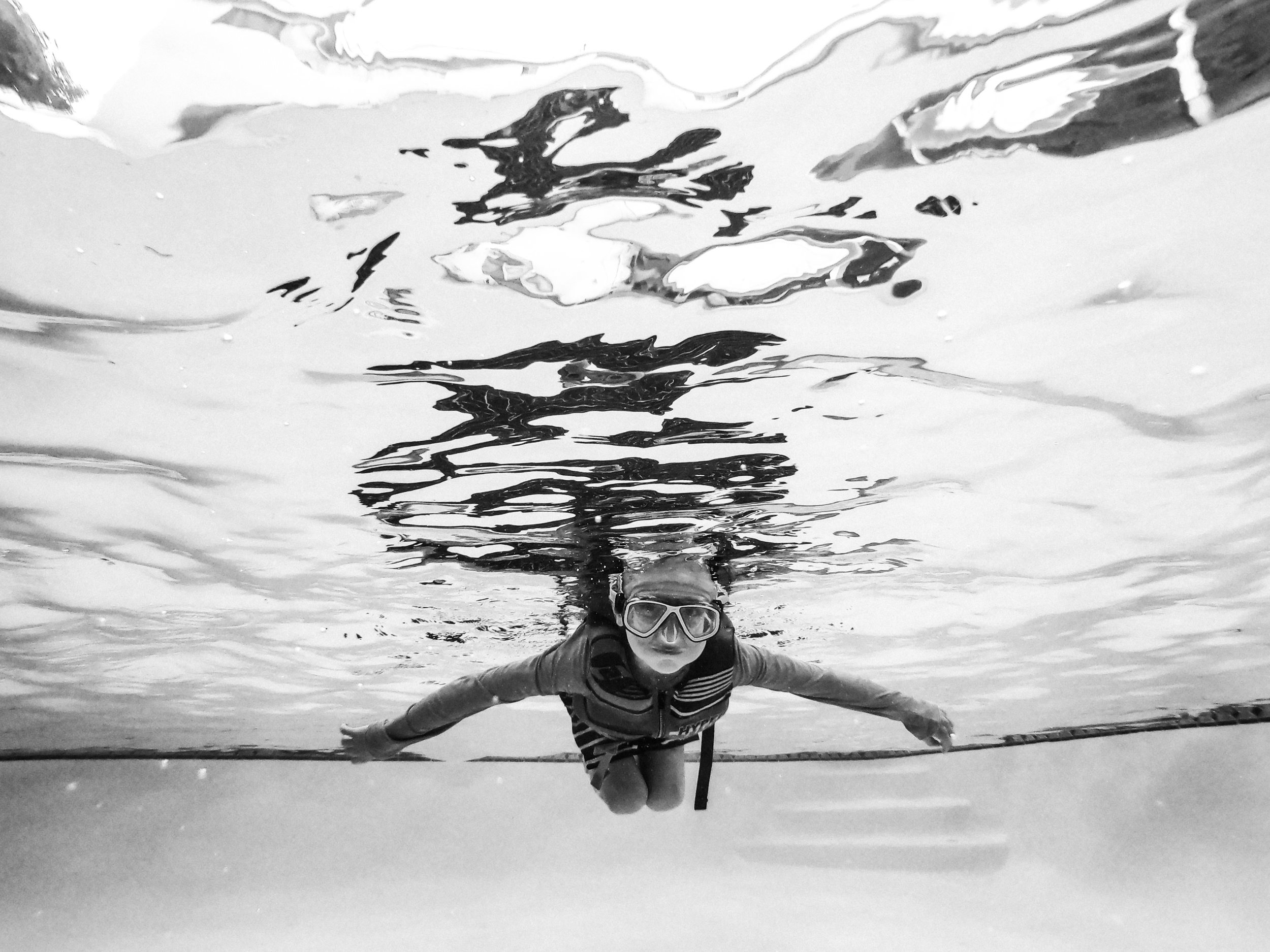 boy with goggles underwater family photographer vancouver