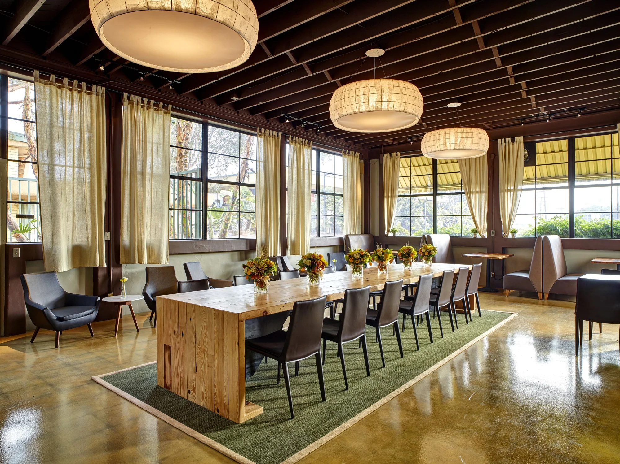 MIRA COSTA LOUNGE