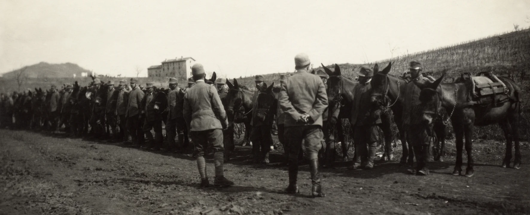 20 - Salmerie italiane pronte alla partenza.JPG