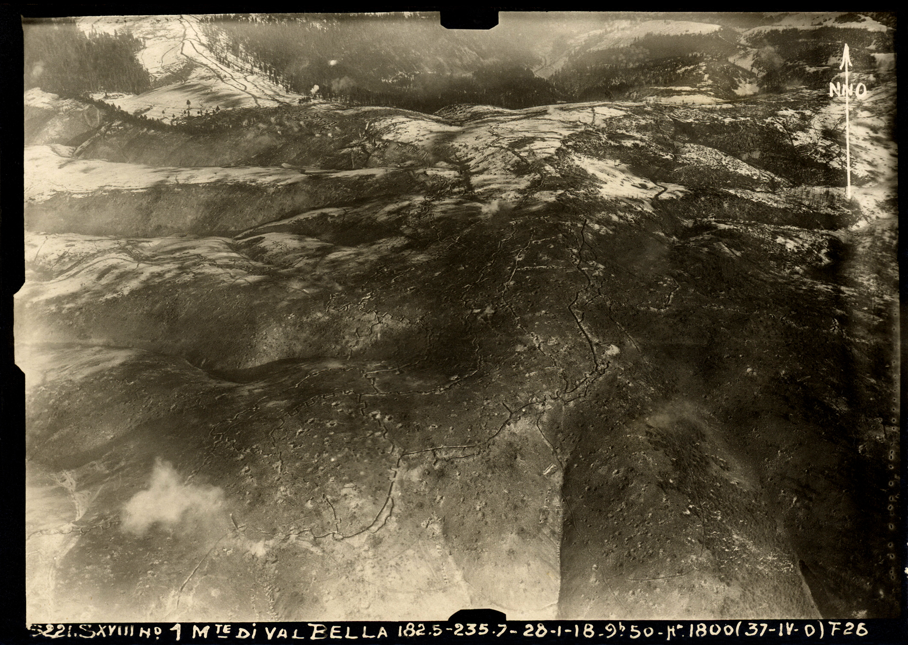 Foto aerea del Val Bella con battaglia dei Tre Monti in corso -28 gennaio 1918 ore 9,50