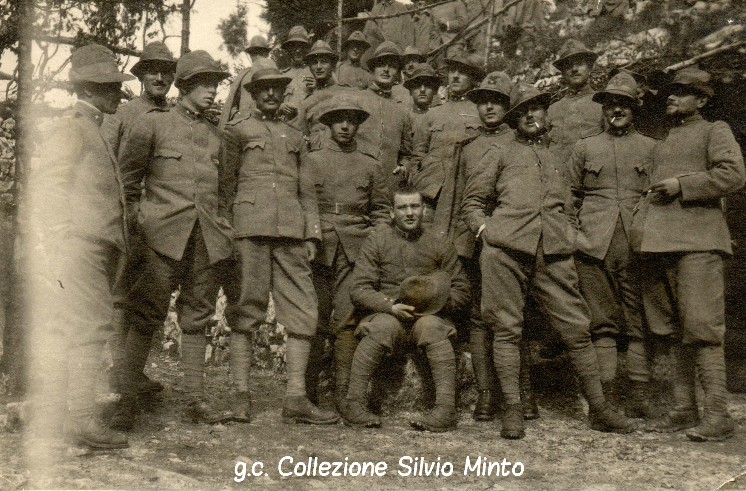 Un gruppo di Alpini del Battaglione Monte Pelmo