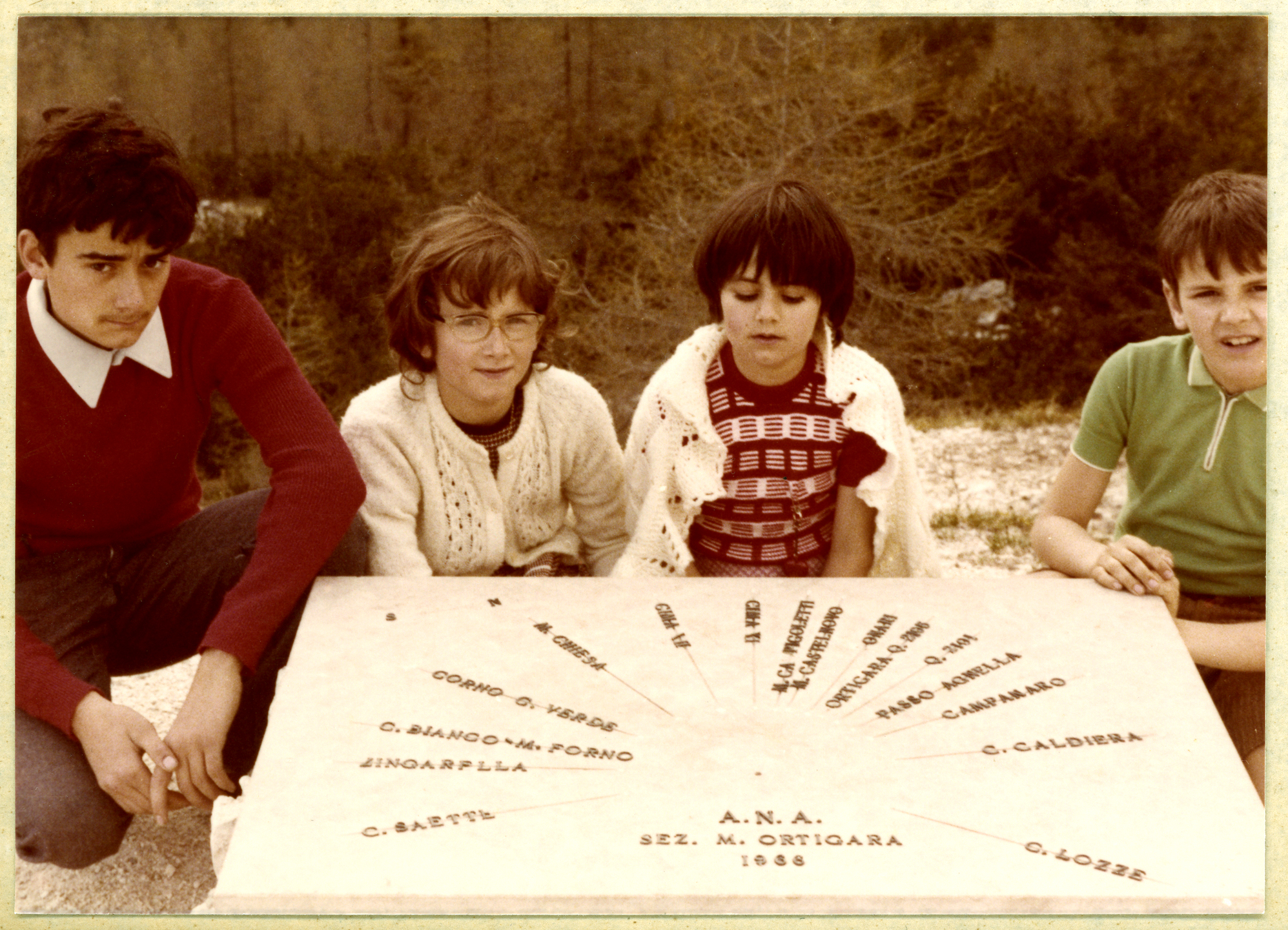 Cima Lozze estate 1971: Ruggero con le sorelle Cinzia e Lorena ed il fratello Dario. Monica nascerà l'anno dopo.