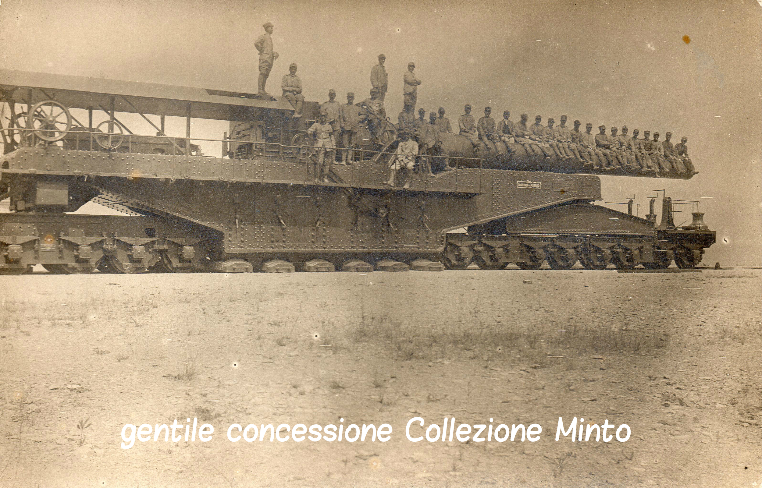 Pezzo di artiglieria di grossissimo calibro trasportato via ferrovia sul fronte del Piave