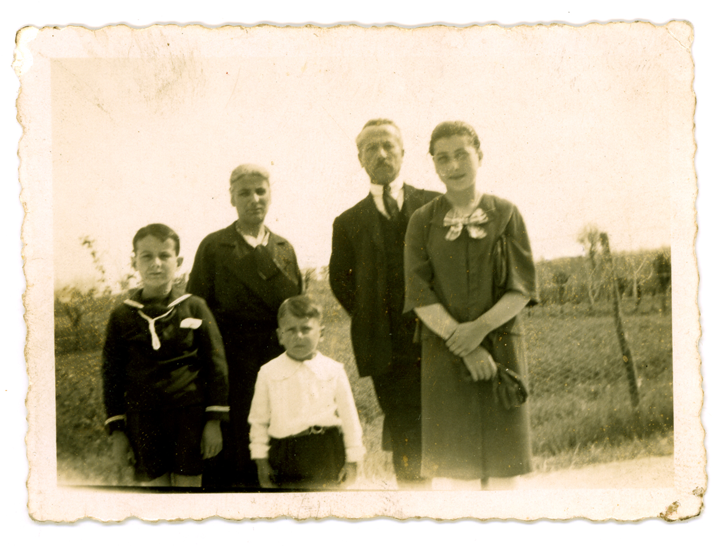Mio padre Elio con il fratellino Franco, la sorella Liliana insieme ai genitori Giuseppe Dal Molin e Rosina Basso