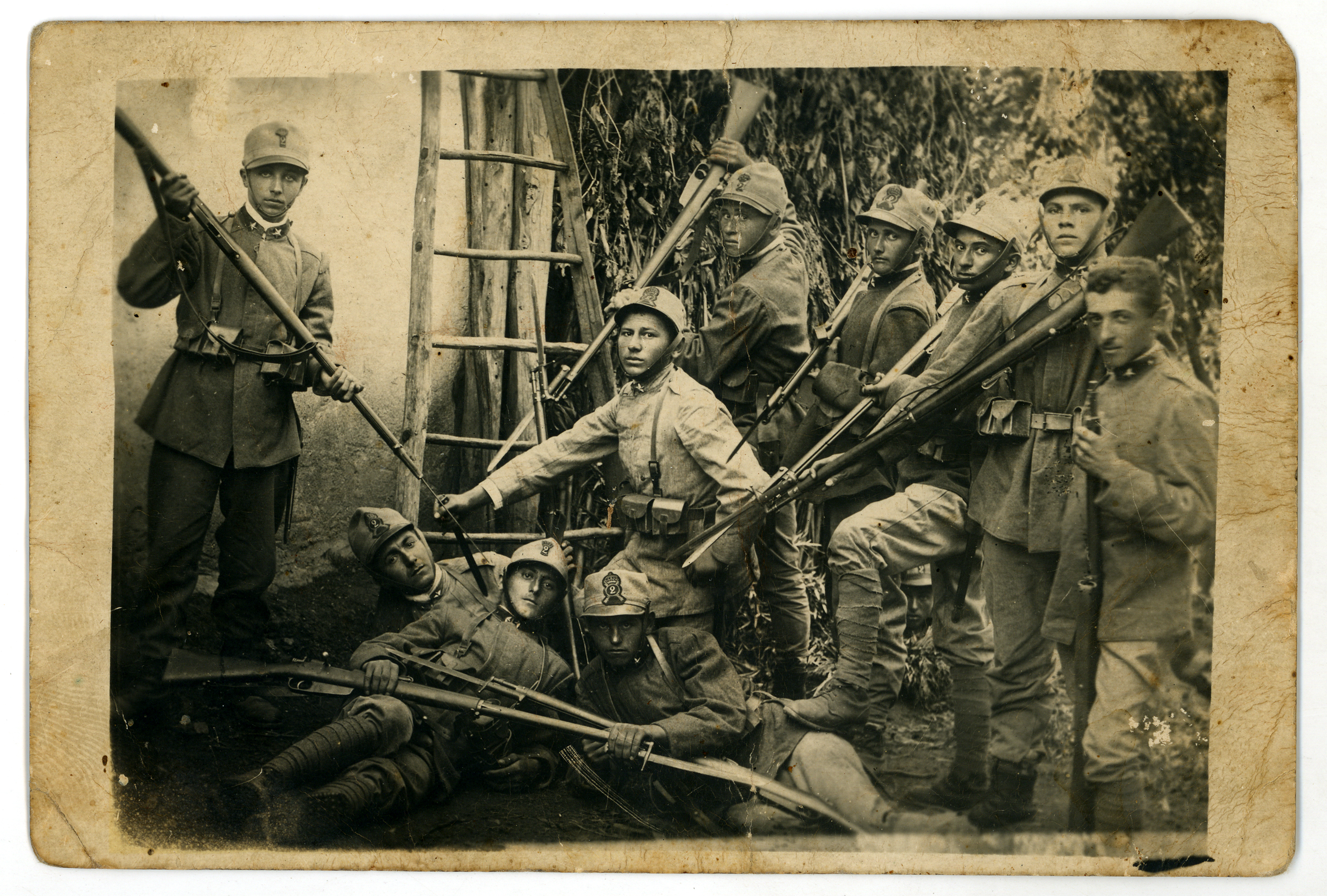 Reclute del 2° Reggimento - Brigata "Re" posano per una fotografia ricordo