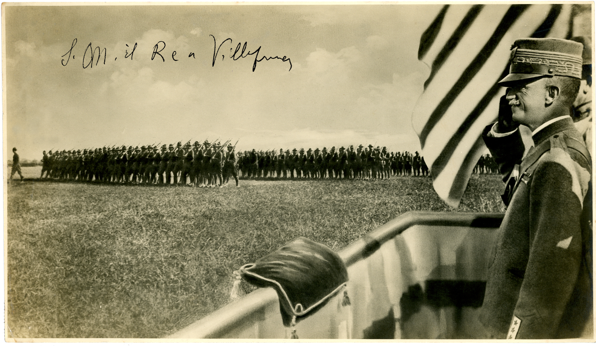 Soldati statunitensi della 83^ Ohio Division - 332° Reggimento del Colonnello William J. Wallace il 1 agosto del 1918 sfilano all’aerodromo di Villafranca alla presenza di S.M. il Re d’Italia 