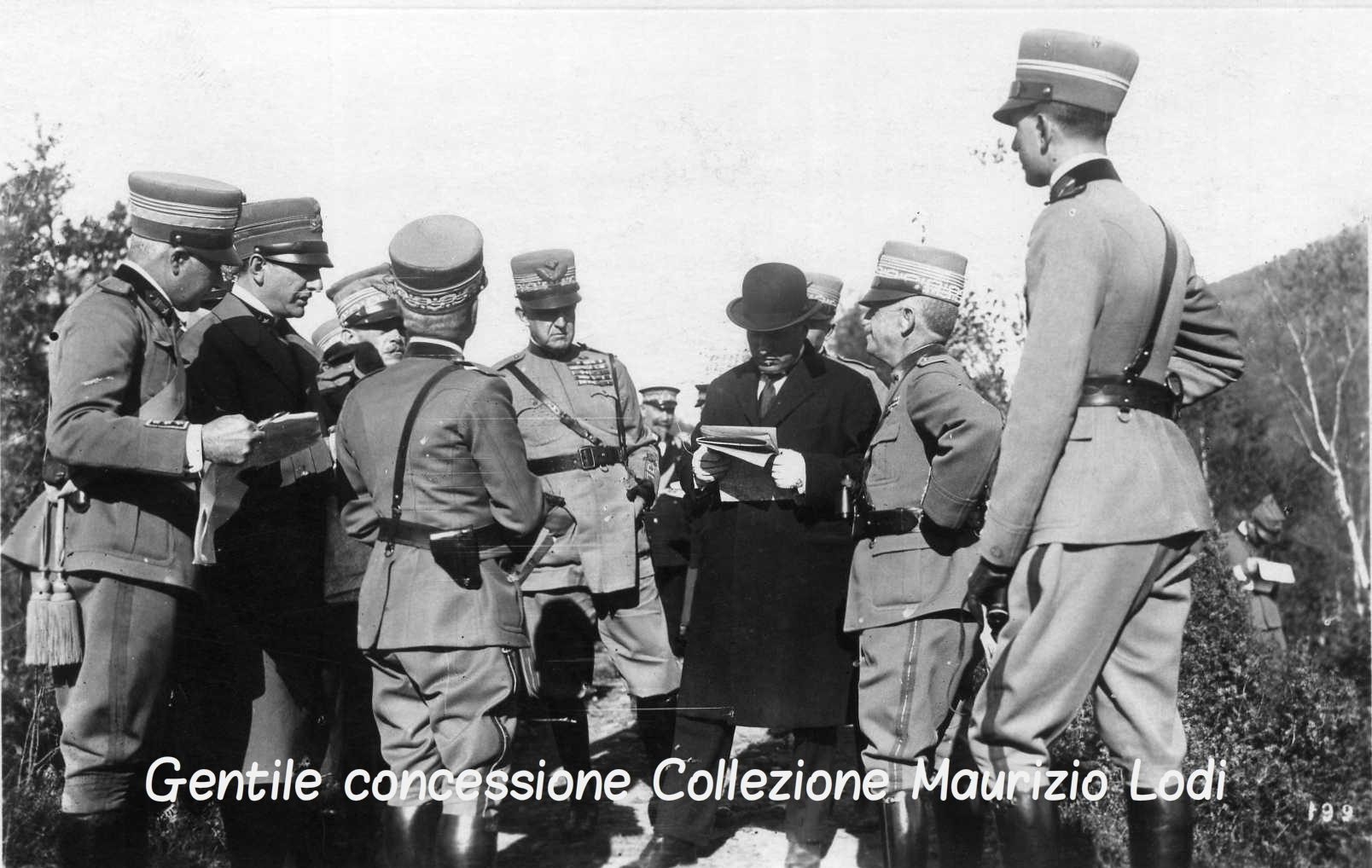 il Duca il Re Mussolini e il Principe Umberto sempre durante le Grani Manovre nel Canavese 19-28 settembre 1925 (c).jpg
