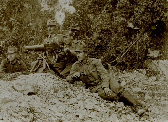 Reparto di mitraglieri imperiali in Alto Isonzo.