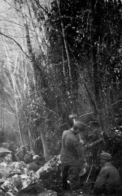 Soldati imperiali impegnati in lavori difensivi a Santa Lucia nell’autunno 1915.