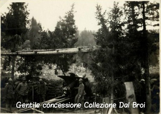 Pezzo di artiglieria italiana nella zona di Monte Zebio. - Coll. Dal Broi