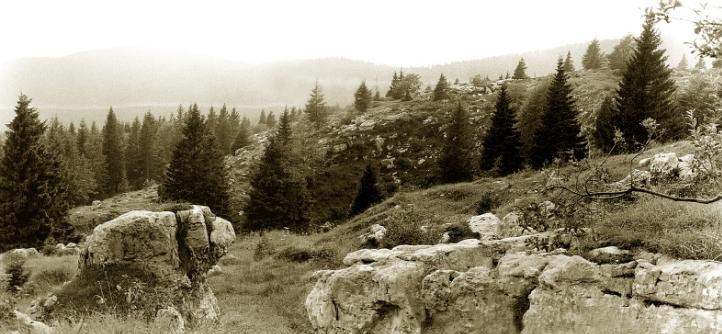 Vista delle linee austriache dove irruppero i fanti della Sassari , in una foto degli anni ‘80 – Foto R. Dal Molin