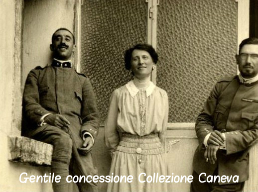 Il Cap. Emilio Lussu e il Ten. Alfredo Graziani con Teresa Guerrato Nardini – Coll. Caneva