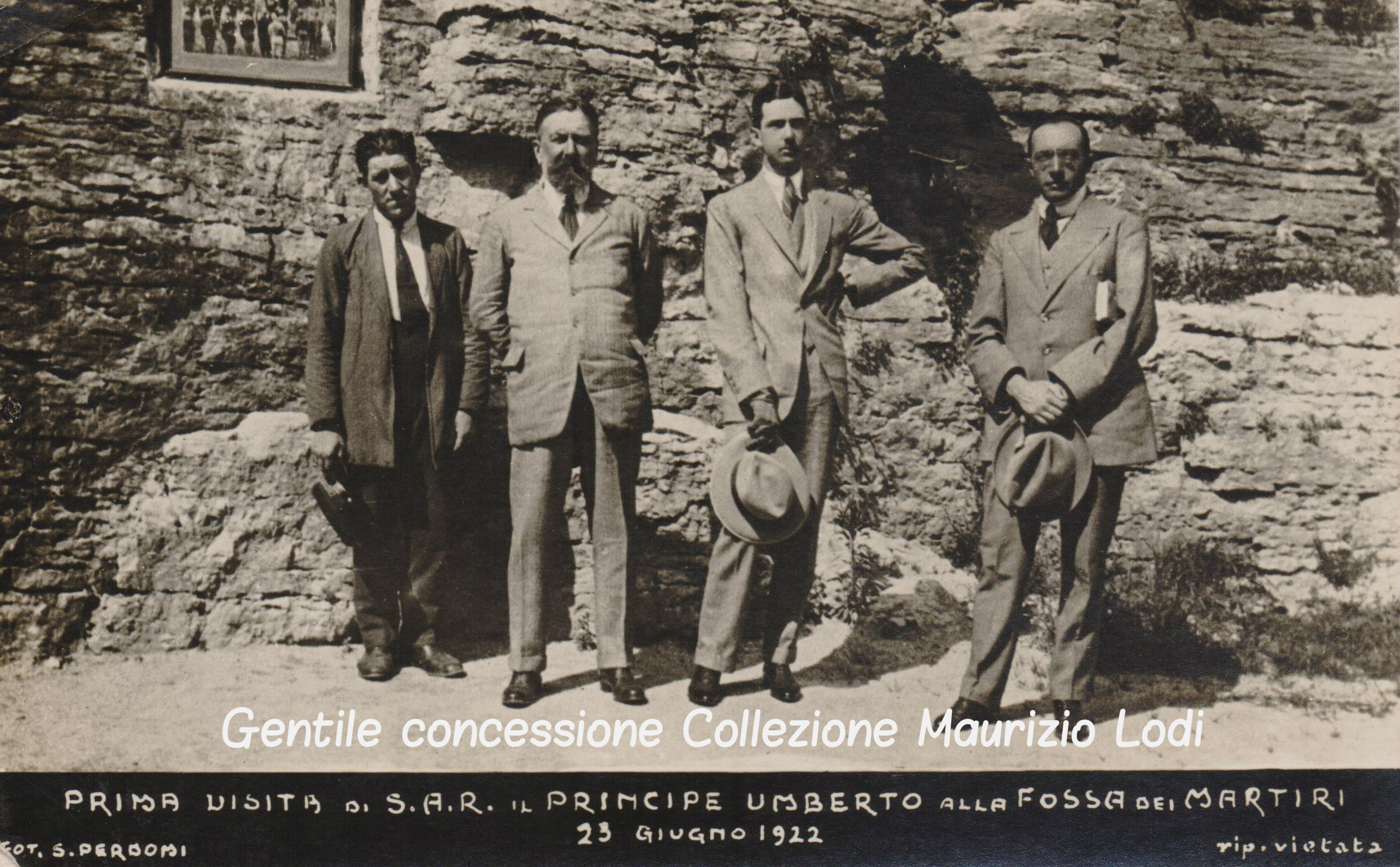 Principe Umberto nel 1922 alla Fossa dei Martiri Castello del Buonconsiglio di Trento (c).jpg