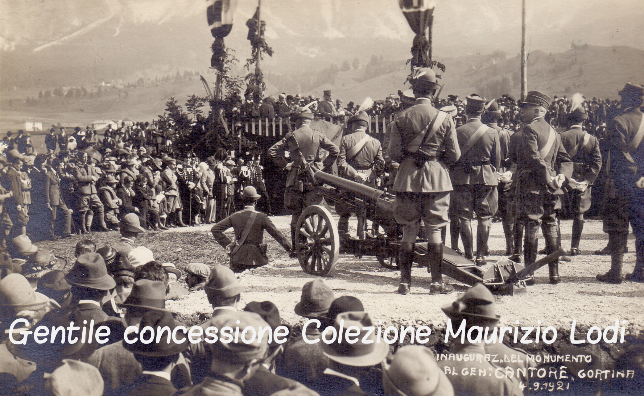 S.A.R. Emanuele Filiberto di Savoia Duca Aosta alla cerimonia di inaugurazione del Monumento al Gen. Cantore 4 sett 1921.jpg