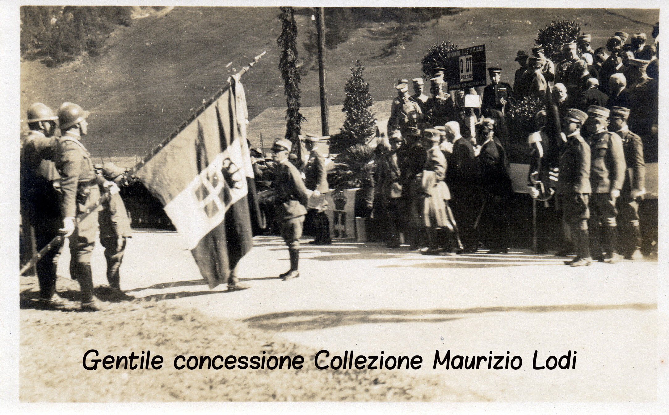 Alto Adige Tirolo Redento 16-17 ottobre 1921 S.M. il Re presenzia alla cerimonia di inaugurazione del nuovo cippo confinario italoaustriaco al Brennero d'Italia (c).jpg