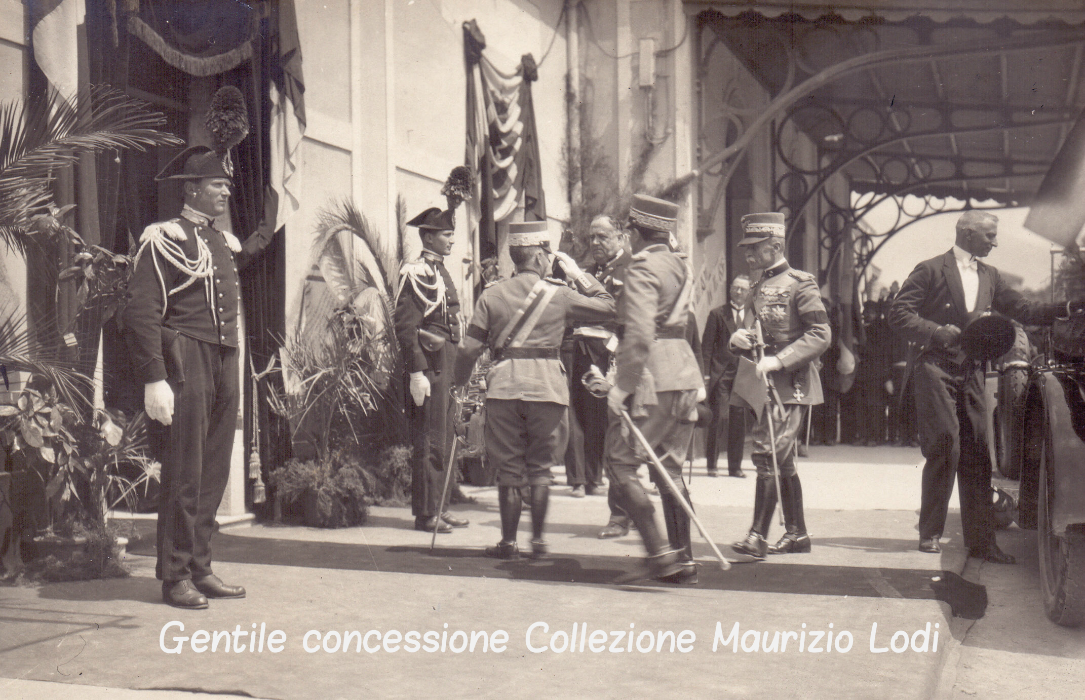 Belluno 23 maggio 1926 il Re inaugura il Monumento ai Caduti del 7°Reggimento Alpini della Grande Guerra bordo (c).jpg