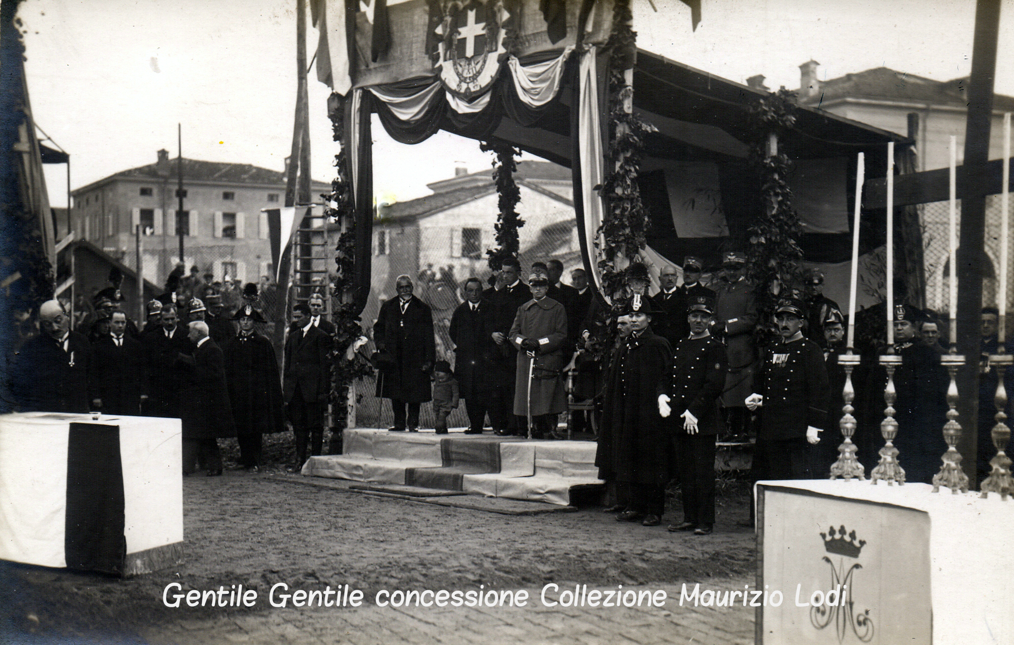 1 Modena 8 dicembre 1923 - Posa della prima pietra del Tempio Monumentale ai Caduti della Grande Guerra alla presenza di S (C).jpg