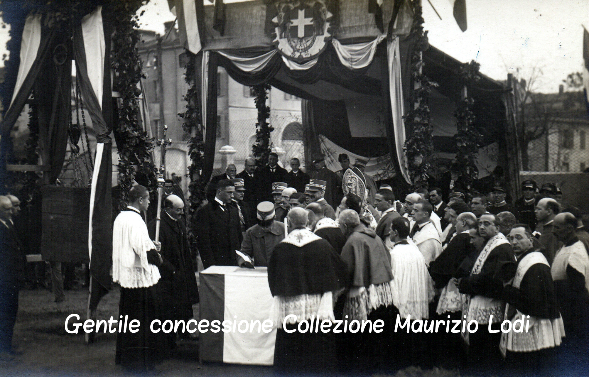 3 Modena 8 dicembre 1923 - Posa della prima pietra del Tempio Monumentale ai Caduti della Grande Guerra alla presenza di S (C).jpg