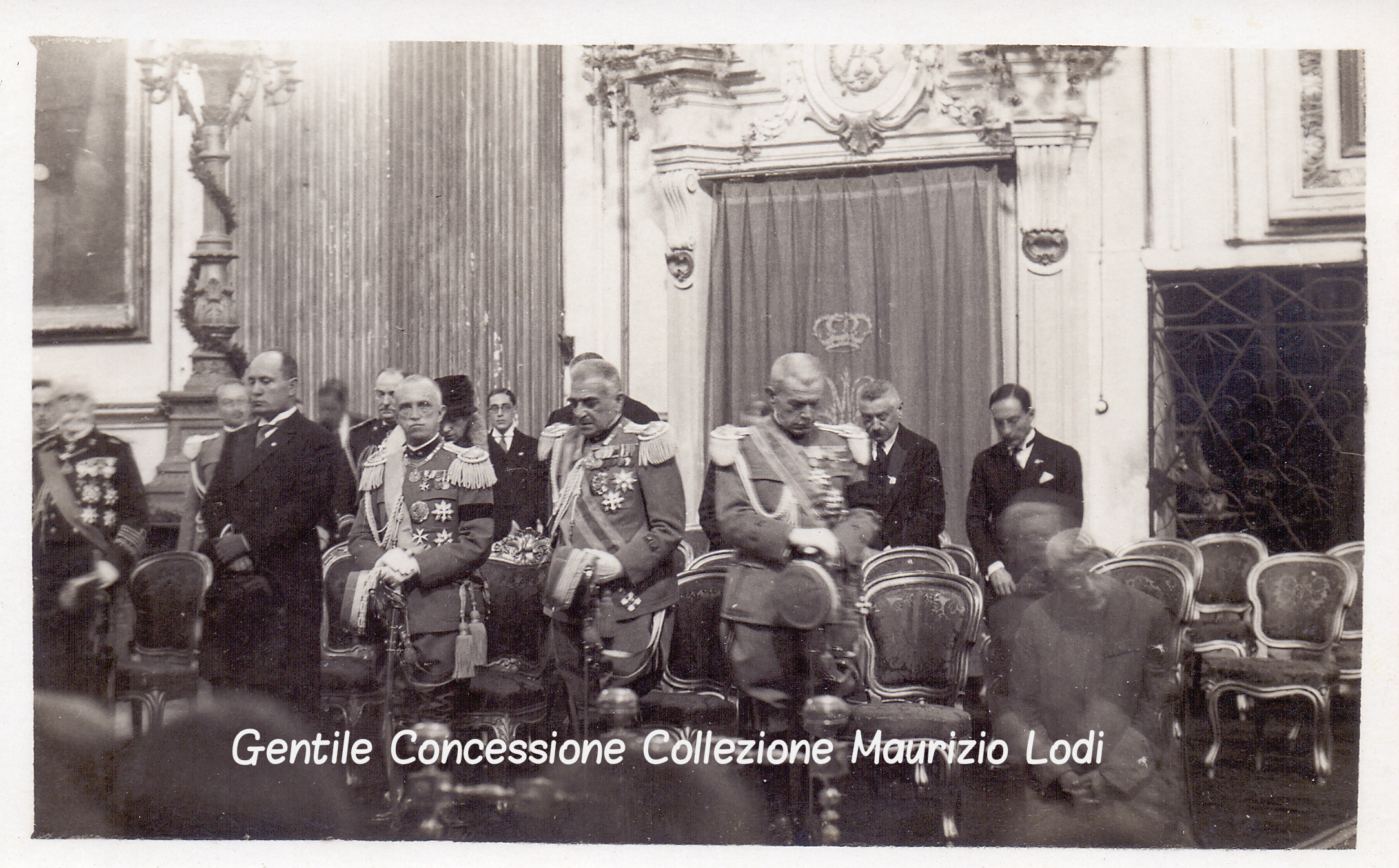 Roma 6 novembre 1927 IX Ann Vittoria in S Maria degli Angeli SM il Re LL EE Diaz e Mussolini (c).jpg